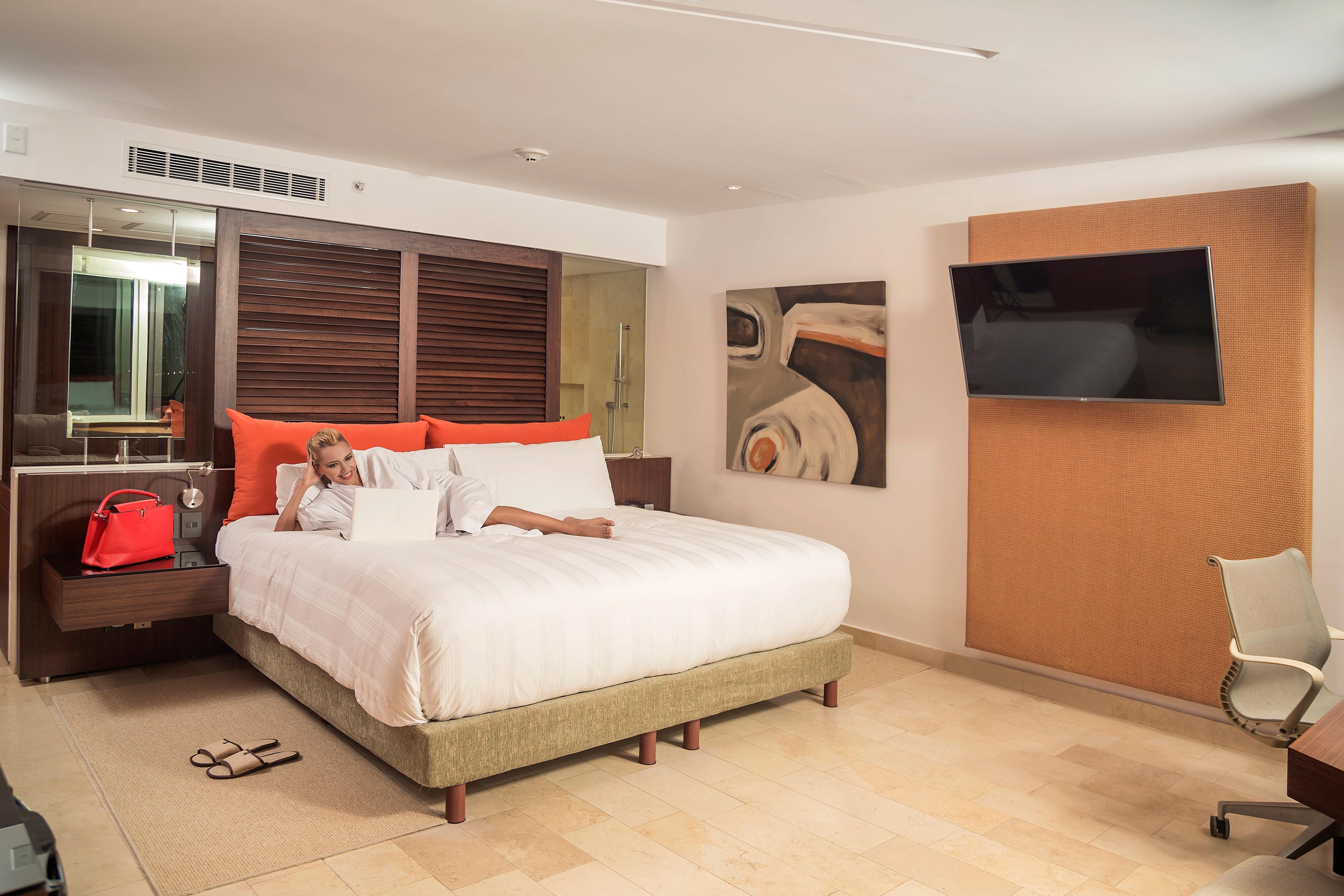Presidente Intercontinental Cancun Resort Bagian luar foto A guest room at the hotel