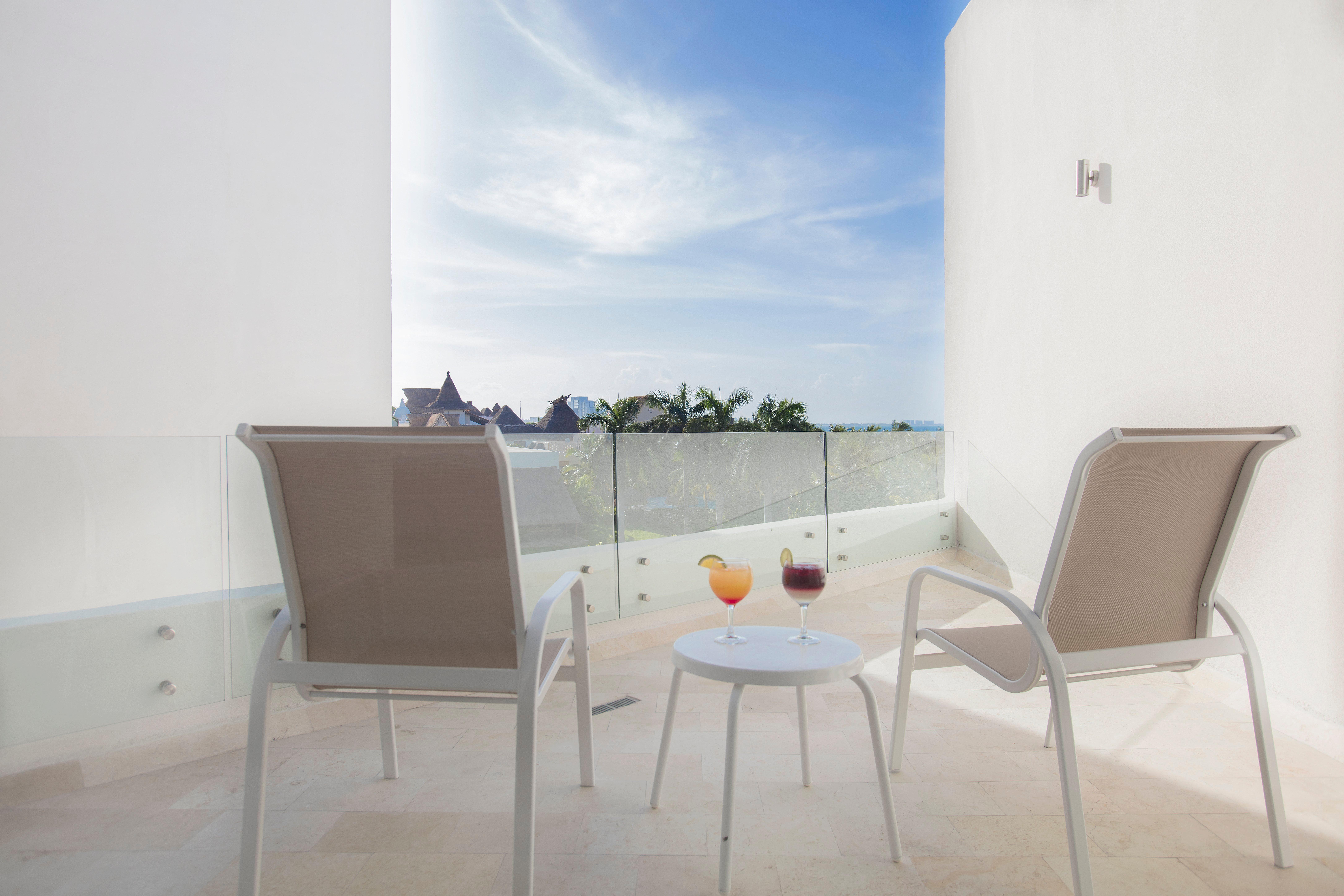 Presidente Intercontinental Cancun Resort Bagian luar foto Balcony