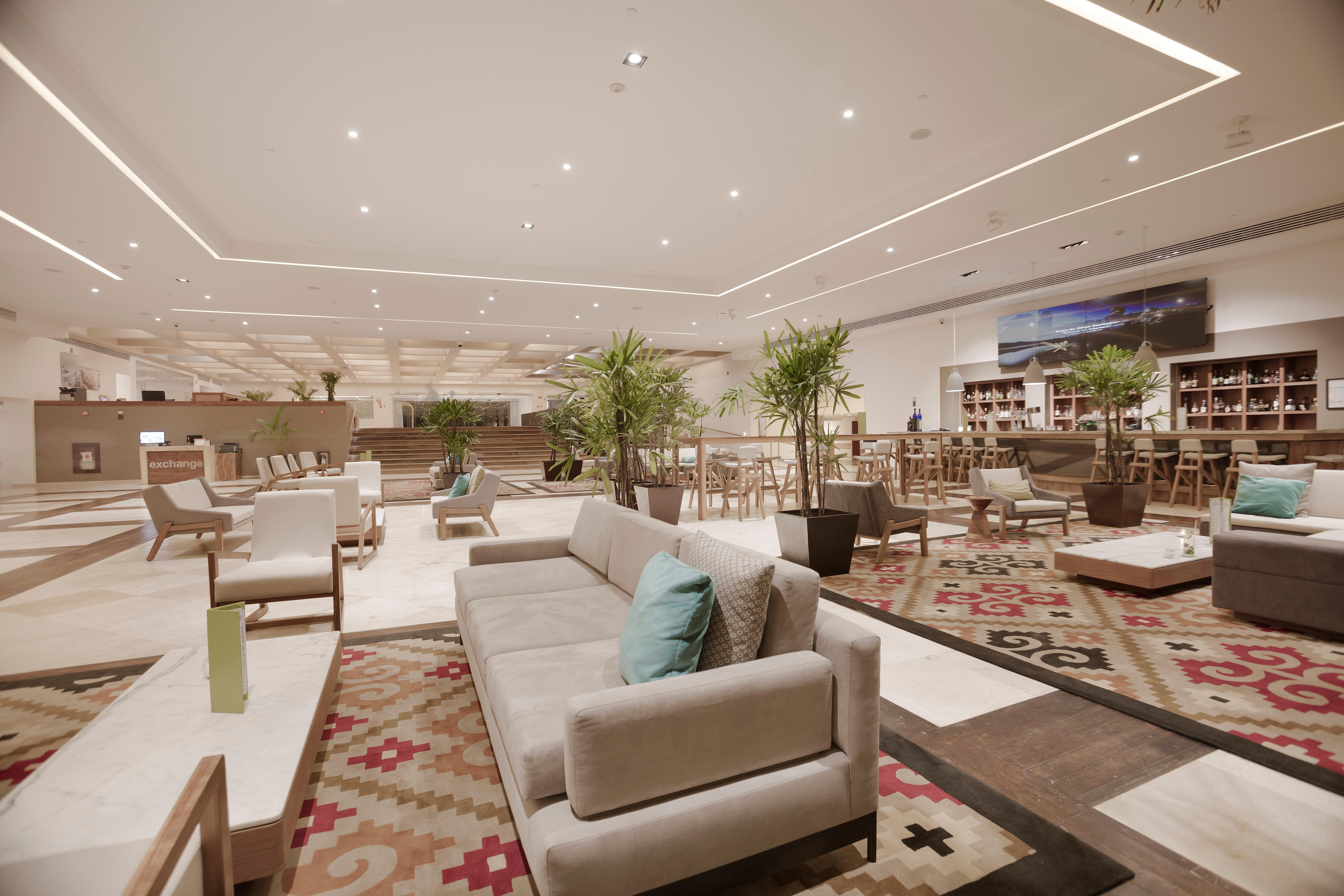 Presidente Intercontinental Cancun Resort Bagian luar foto The lounge at the airport