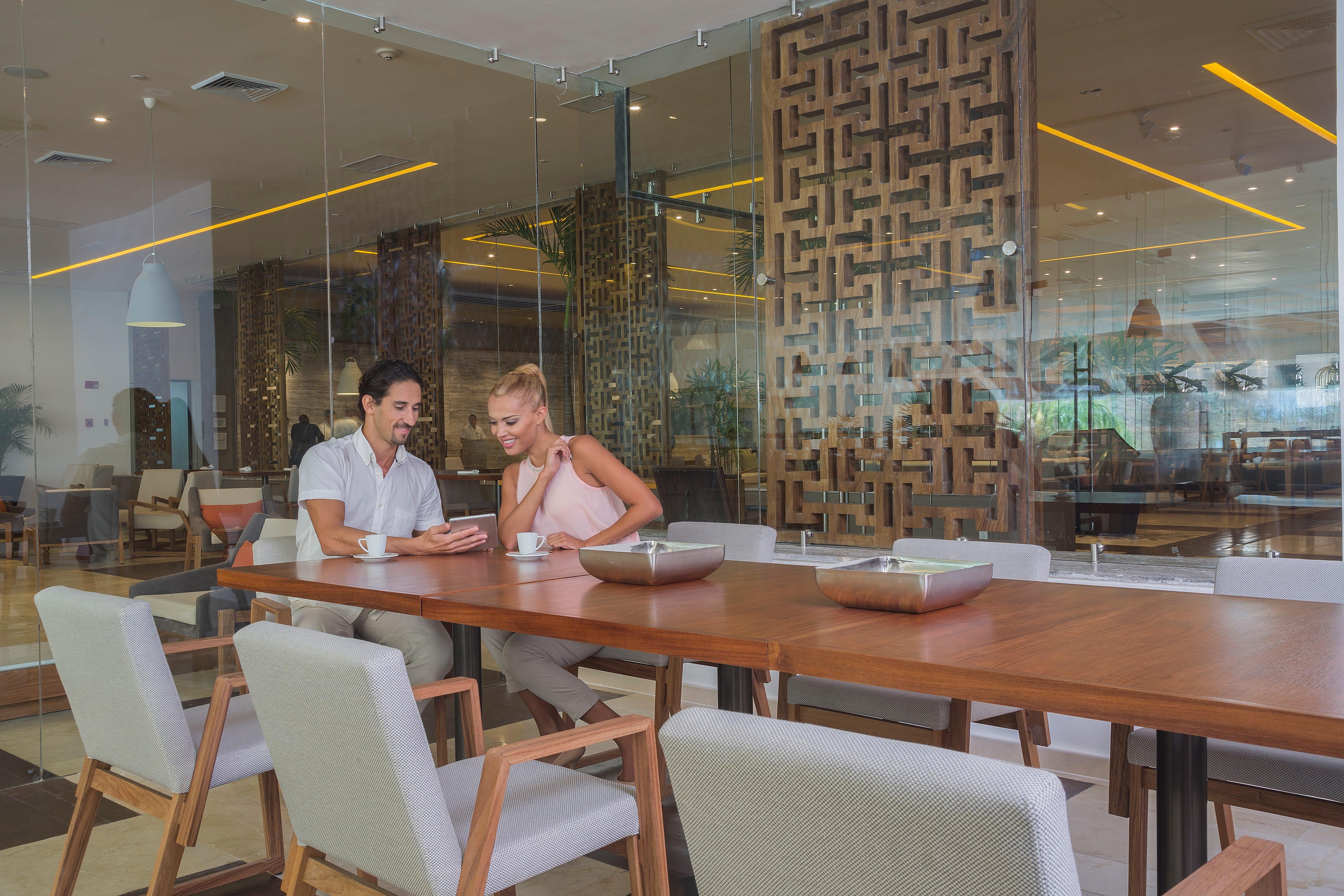 Presidente Intercontinental Cancun Resort Bagian luar foto The Business Center at the airport